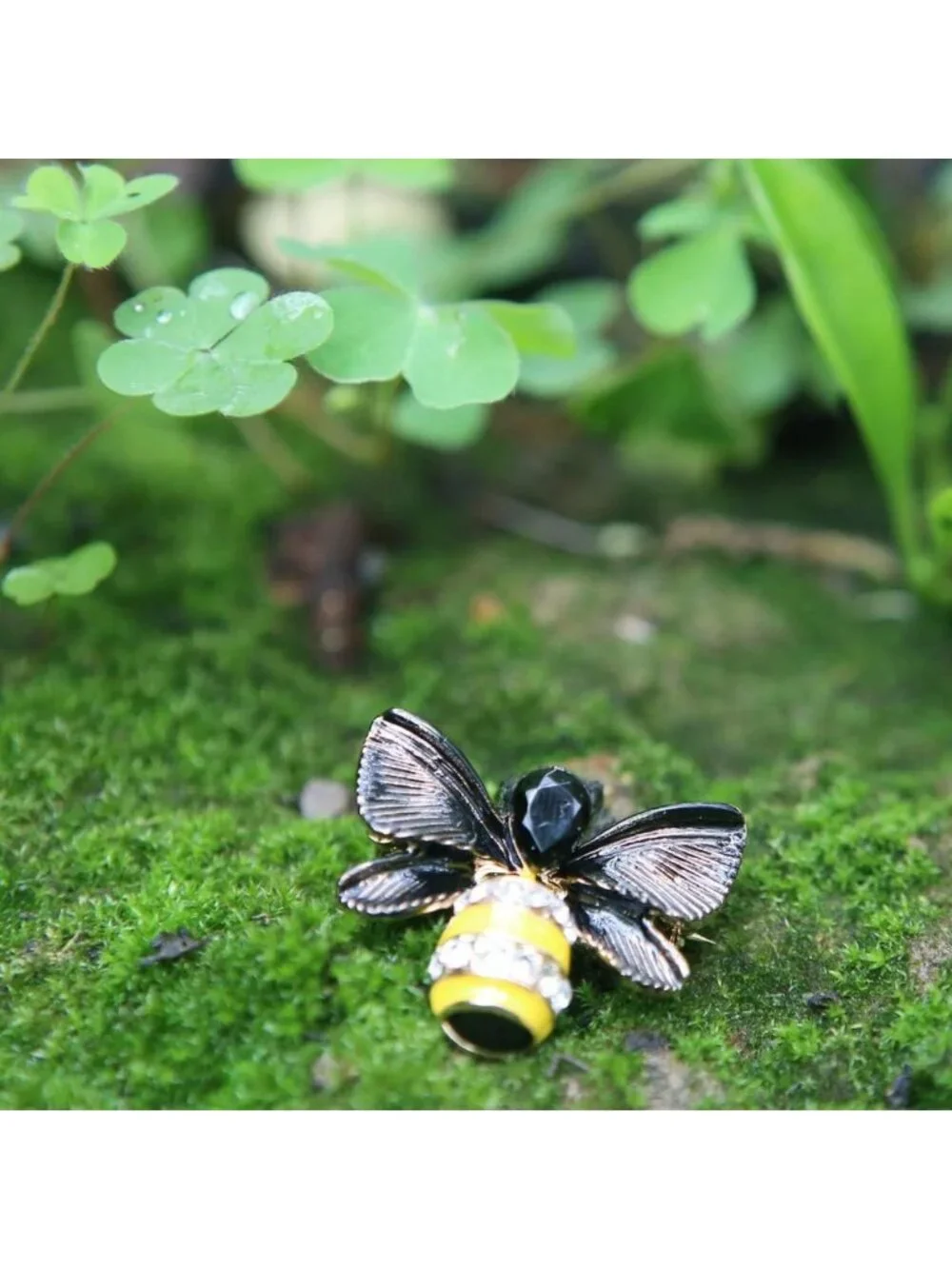 10 Stylish Bee Themed Enamel Crystal Rhinestone Brooch Pins for Fashion